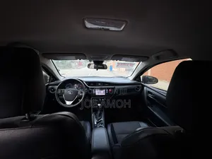 Toyota Corolla SE (1.8L 4cyl 2A) 2018 Black