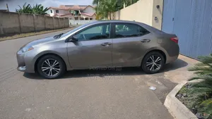 Toyota Corolla LE Eco (1.8L 4cyl 2A) 2018 Brown