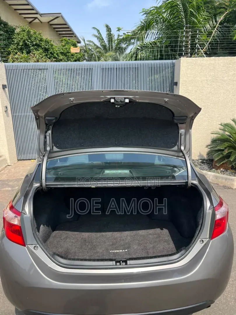 Toyota Corolla LE Eco (1.8L 4cyl 2A) 2018 Brown