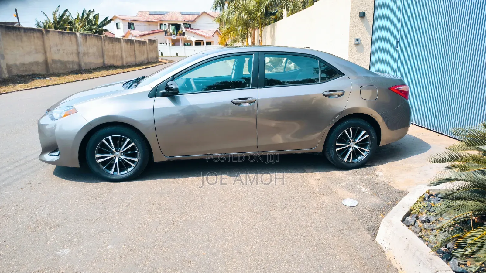 Toyota Corolla LE Eco (1.8L 4cyl 2A) 2018 Brown