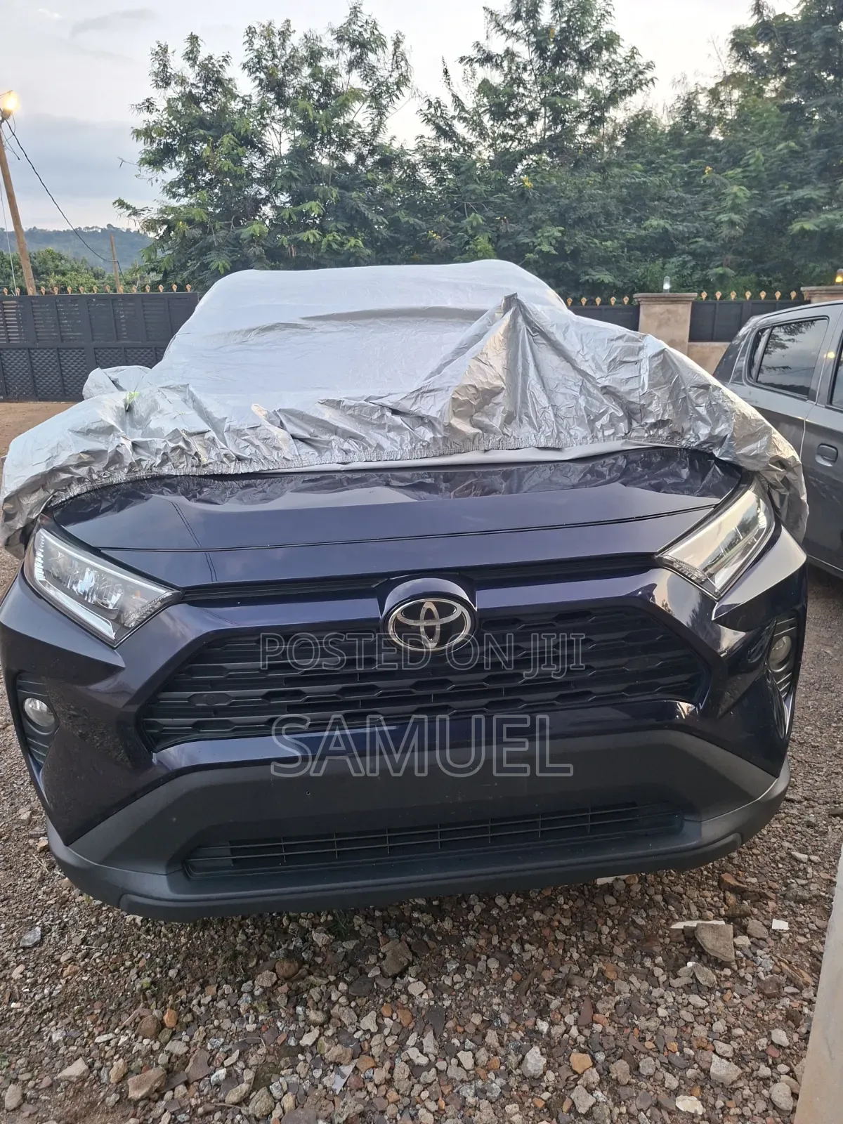 Toyota RAV4 XLE Premium 2021 Blue