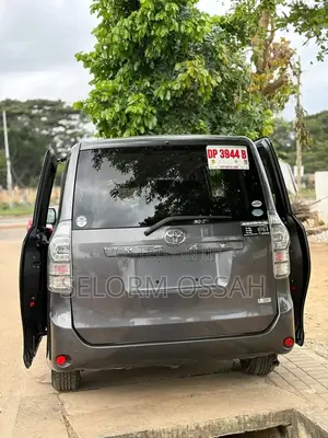 Toyota Voxy 2010 Gray