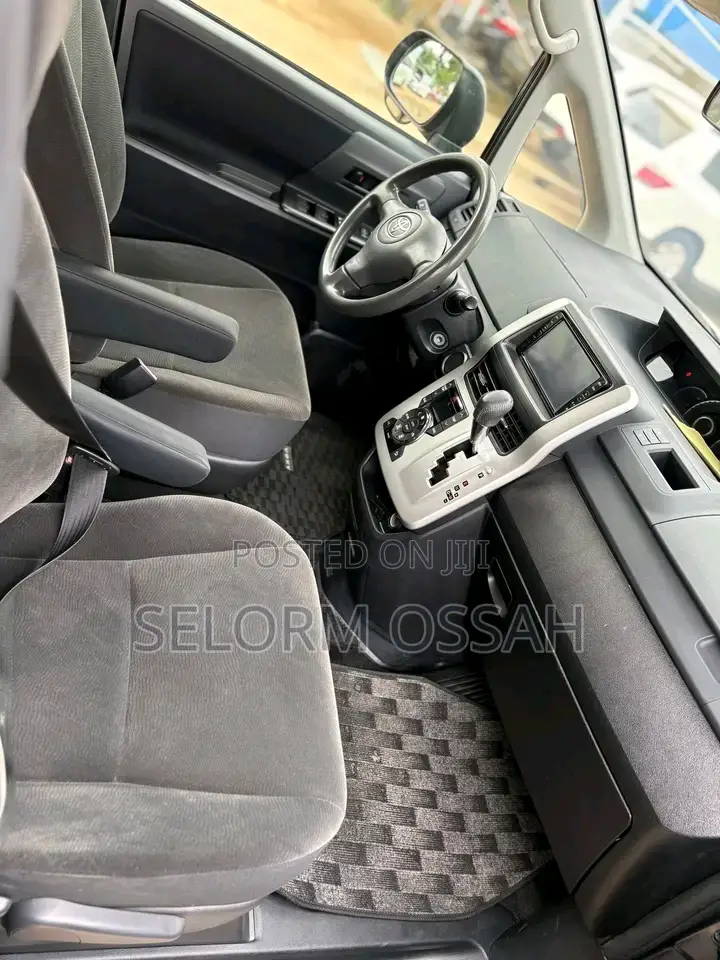 Toyota Voxy 2010 Gray