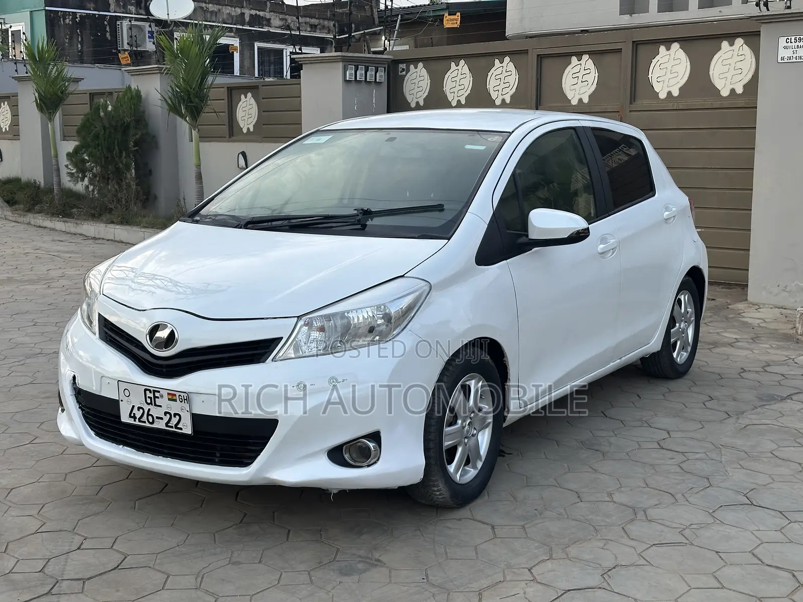 Toyota Vitz 1.3 FWD 3dr 2012 White