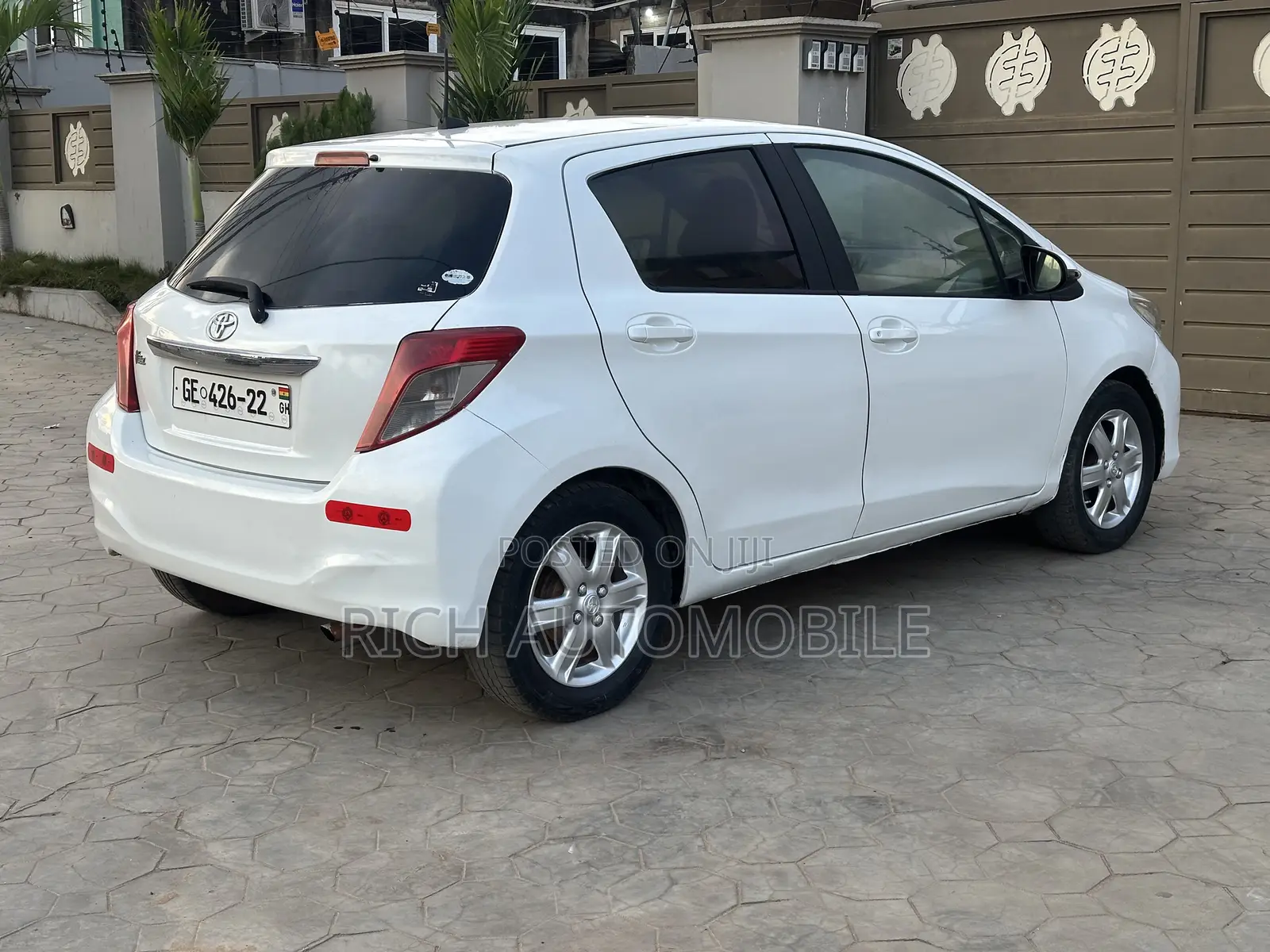 Toyota Vitz 1.3 FWD 3dr 2012 White