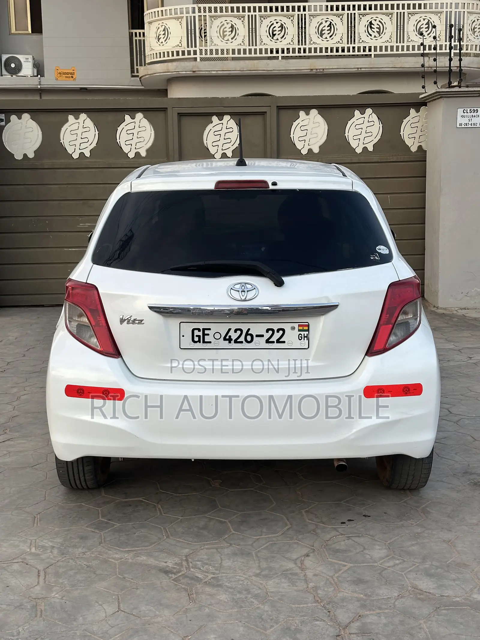 Toyota Vitz 1.3 FWD 3dr 2012 White