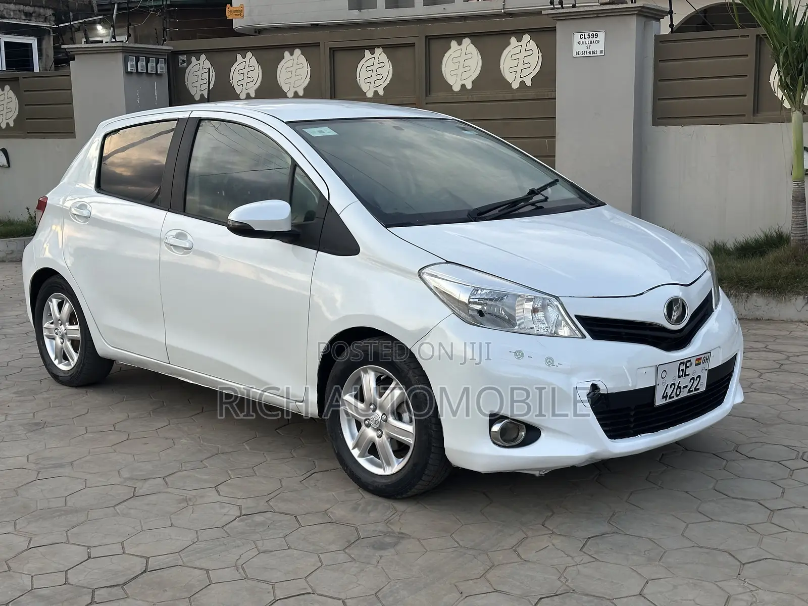 Toyota Vitz 1.3 FWD 3dr 2012 White