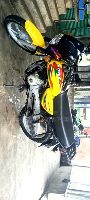 Bajaj Boxer 125 2016 Yellow