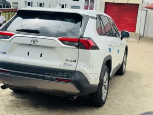 Toyota RAV4 Limited 2022 White