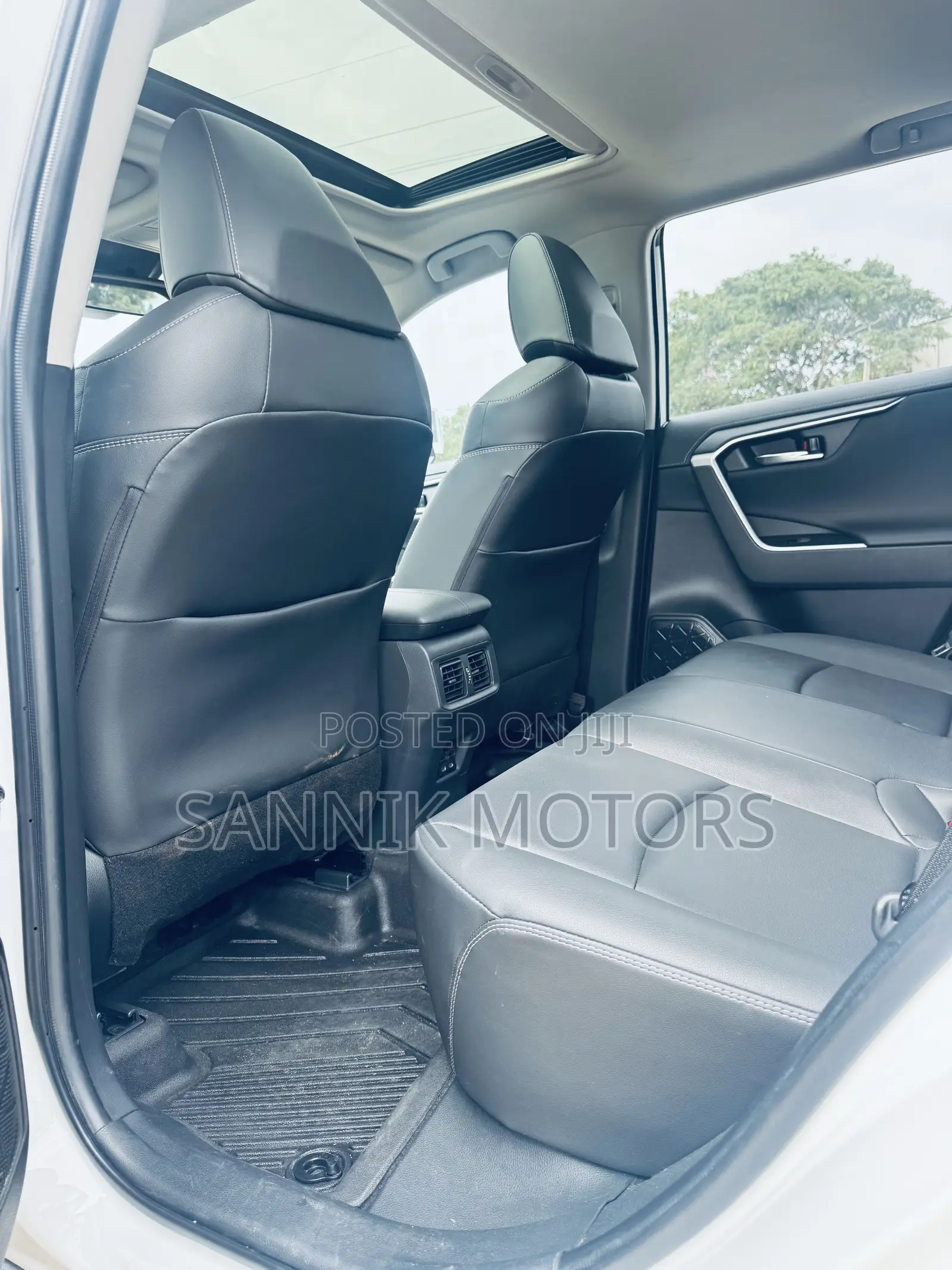 Toyota RAV4 Limited 2022 White