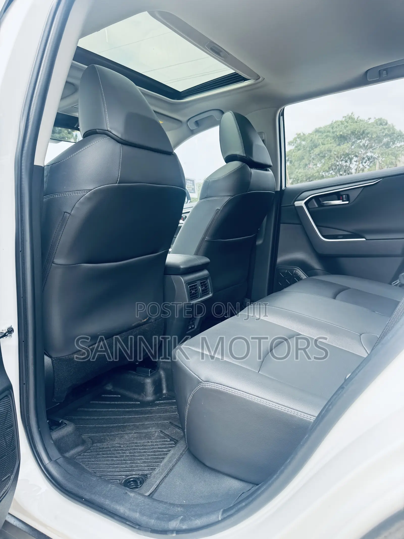 Toyota RAV4 Limited 2022 White