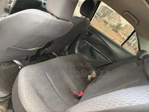 Toyota Yaris Base Sedan 4dr 2010 Silver
