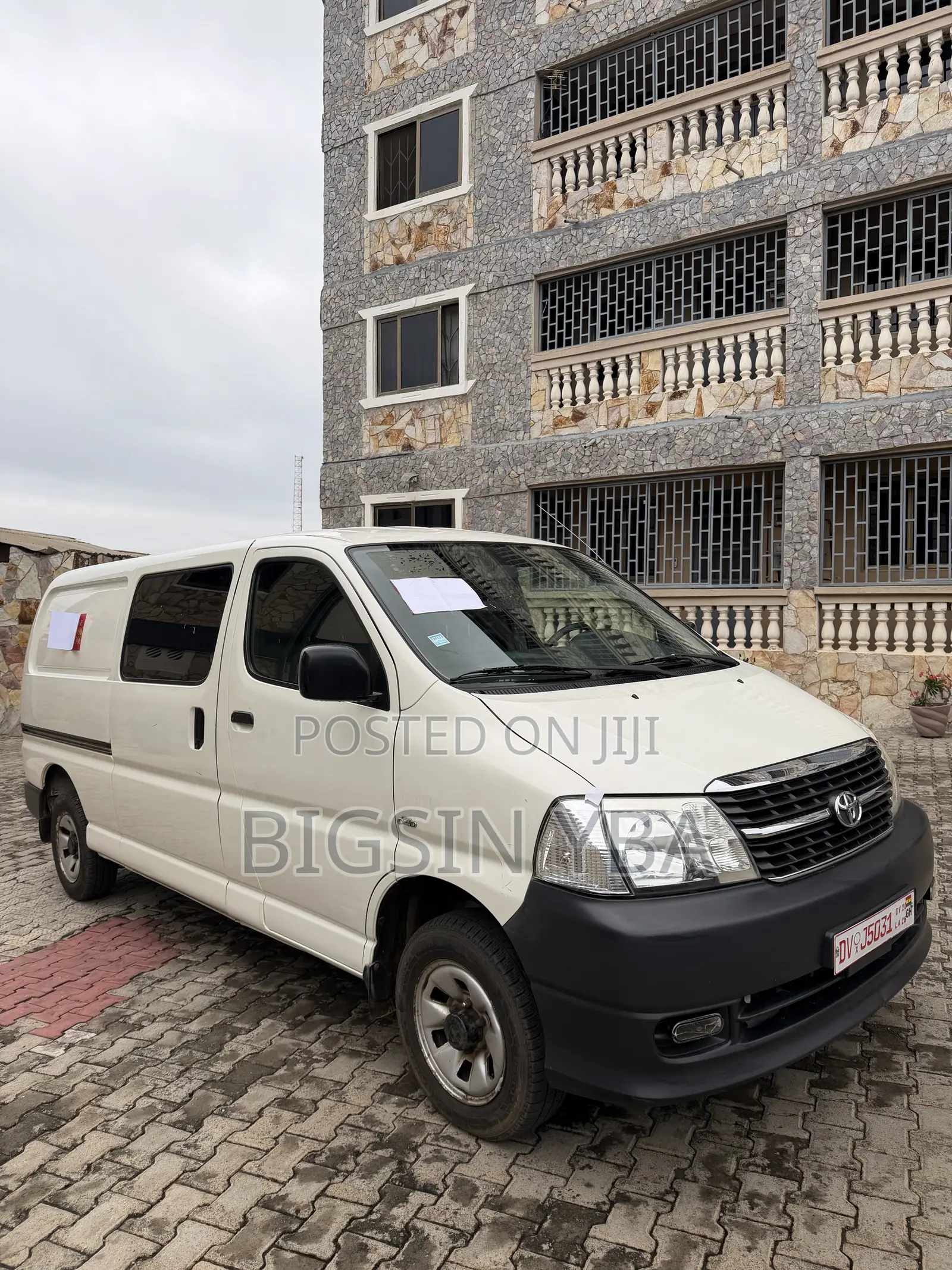 Toyota HiAce 2011 White