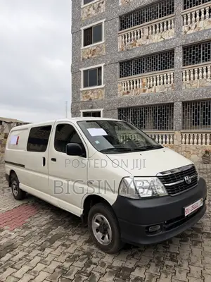 Toyota HiAce 2011 White