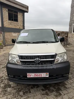 Toyota HiAce 2011 White
