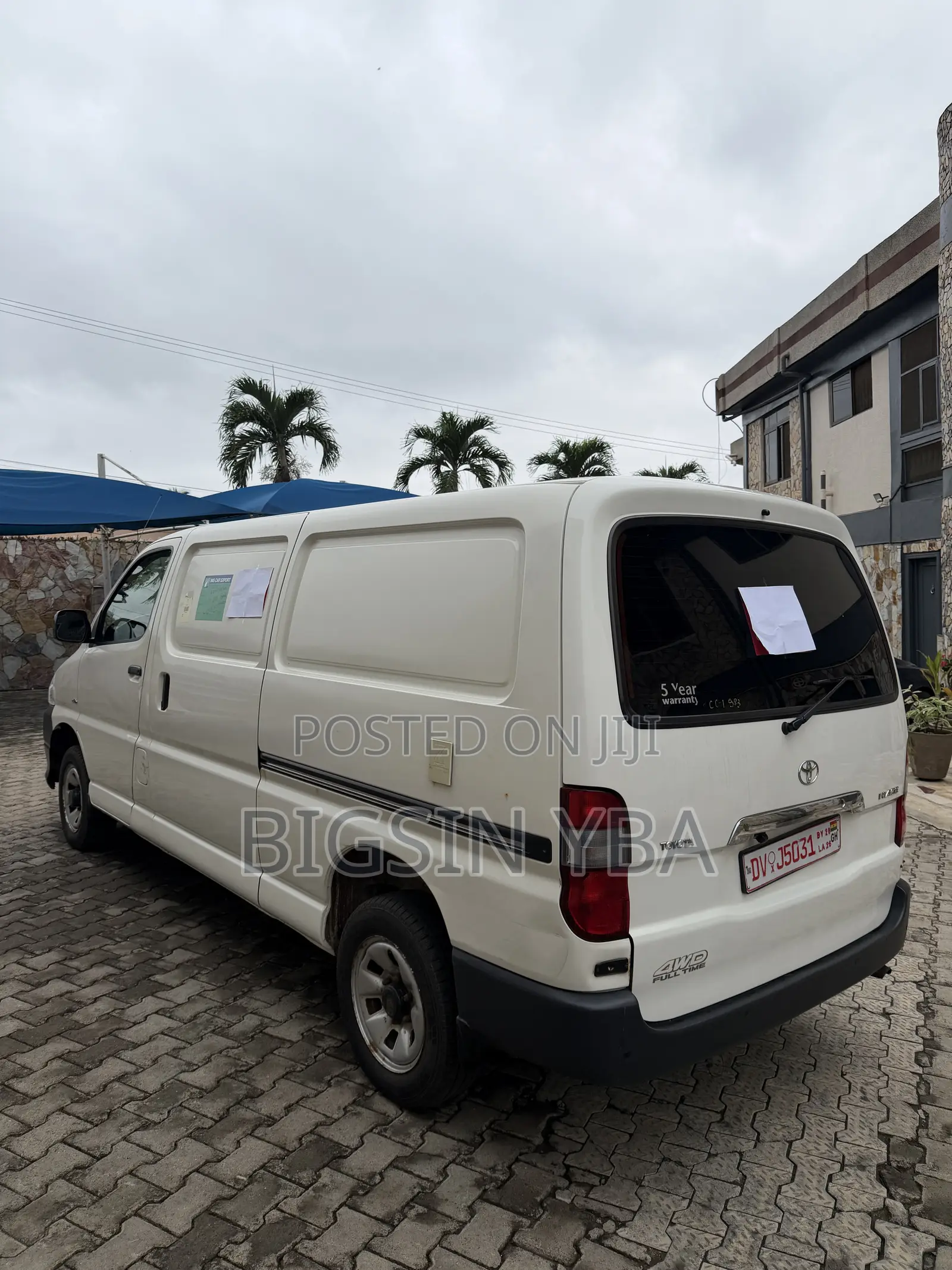 Toyota HiAce 2011 White