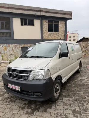 Toyota HiAce 2011 White