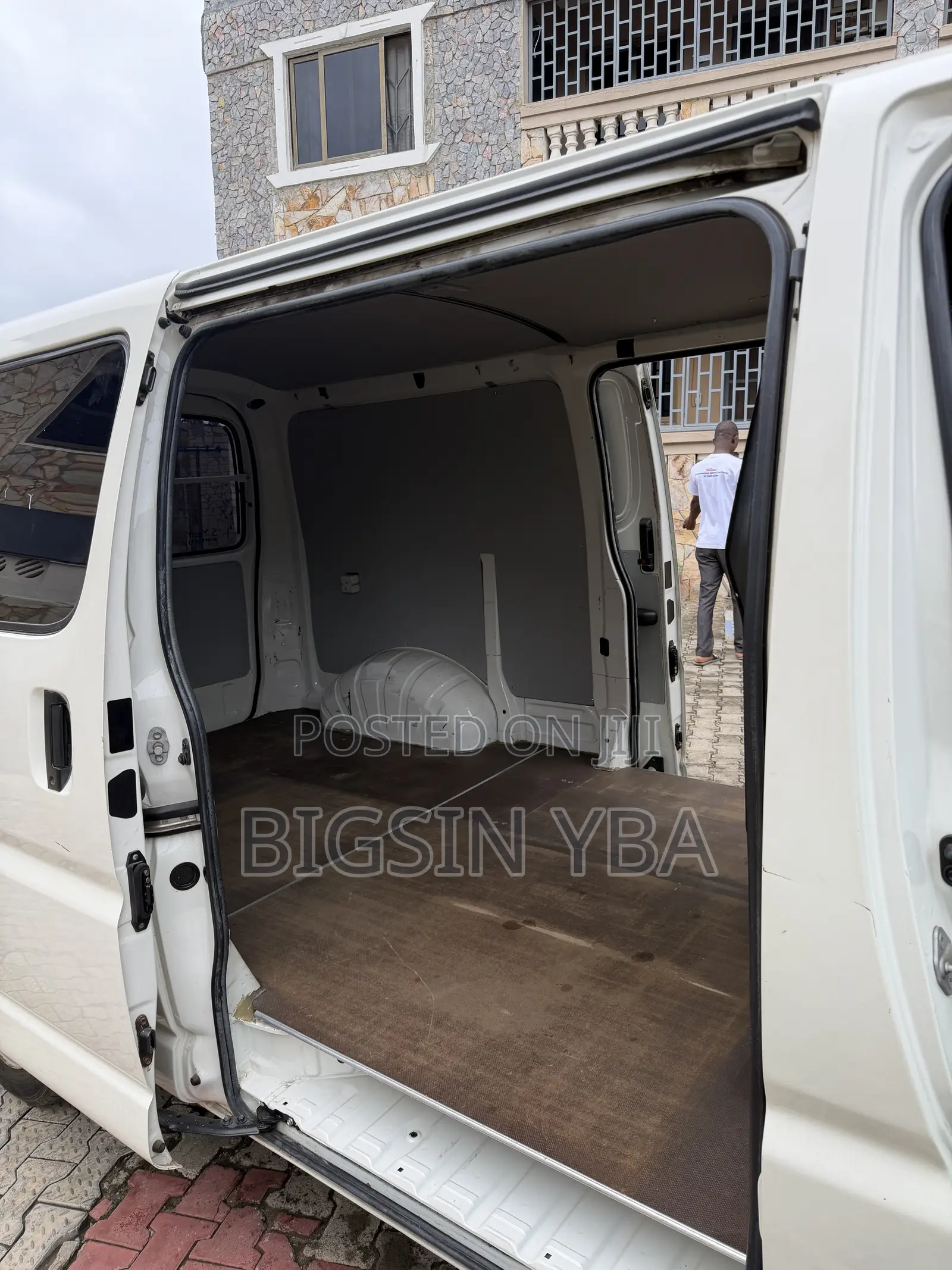 Toyota HiAce 2011 White