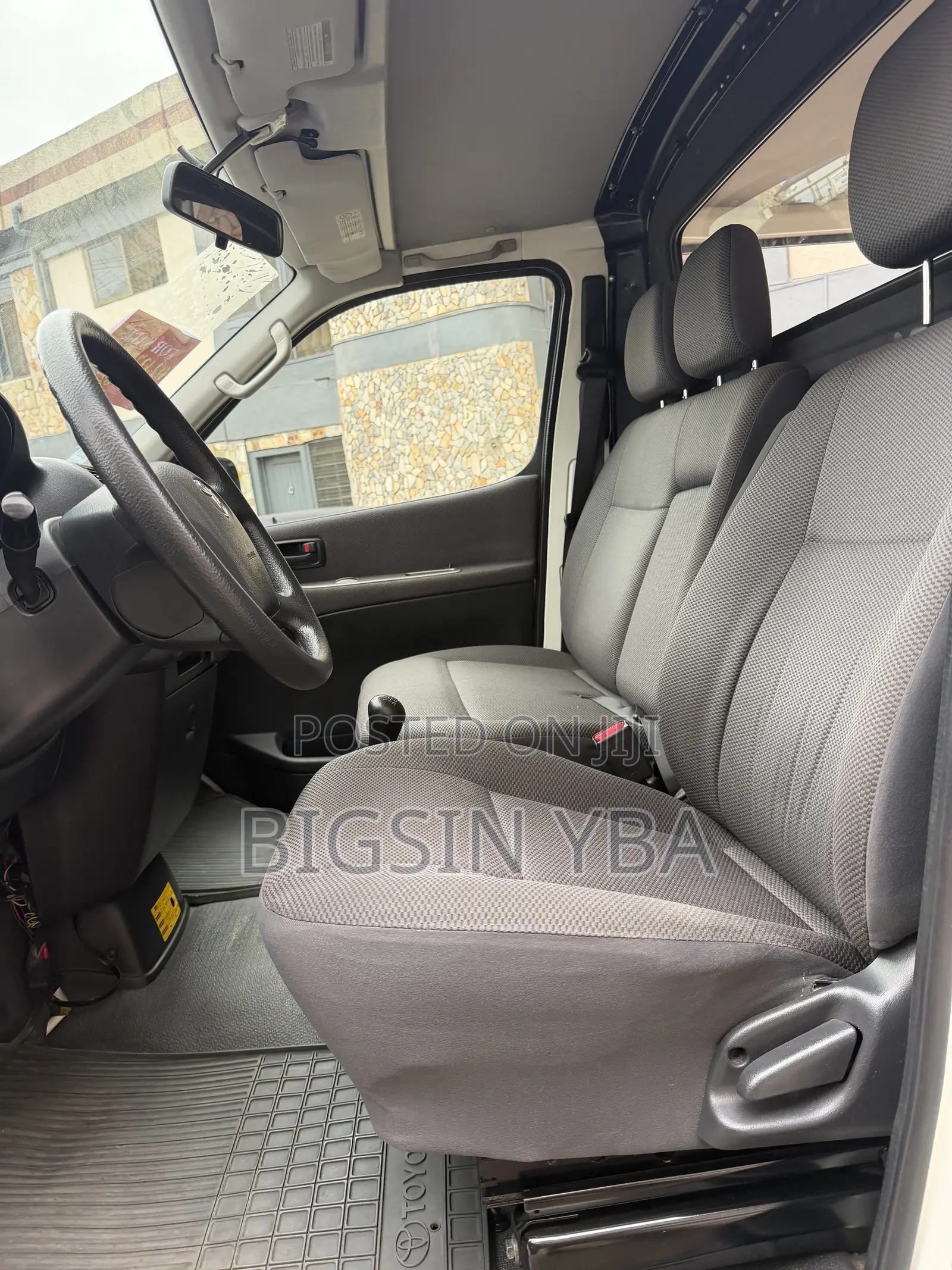 Toyota HiAce 2011 White