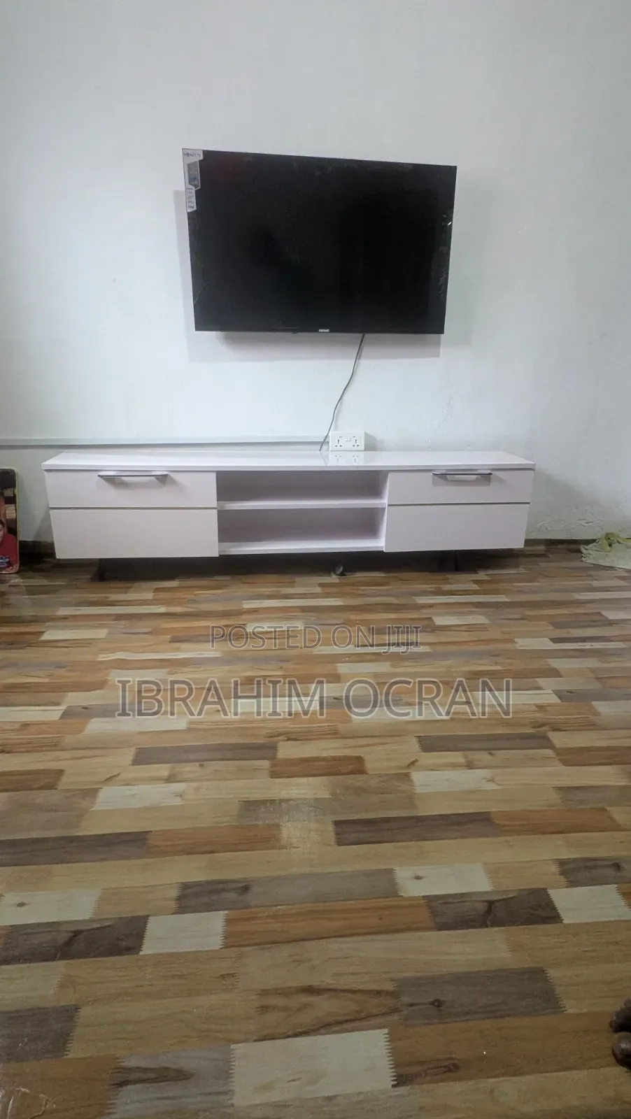 TV Stand Made With Laminated Board With Very Good Finishes
