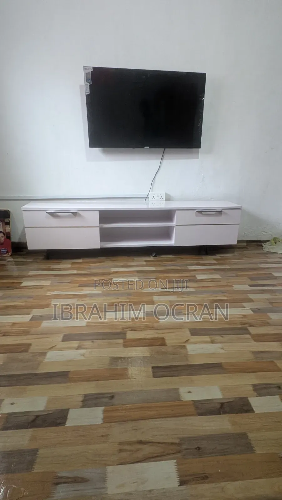 TV Stand Made With Laminated Board With Very Good Finishes