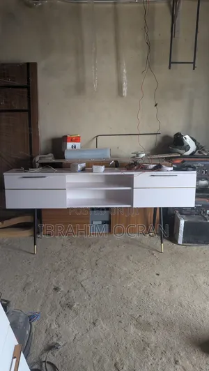 TV Stand Made With Laminated Board With Very Good Finishes
