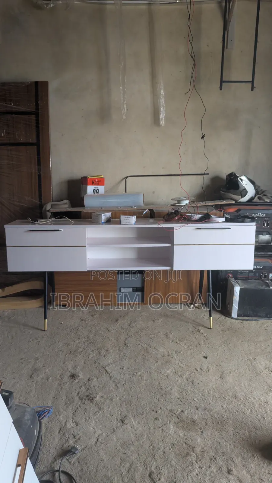 TV Stand Made With Laminated Board With Very Good Finishes