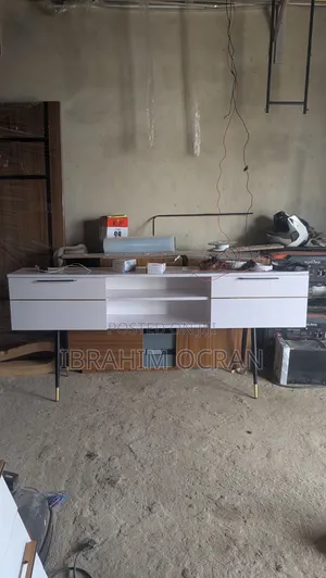 TV Stand Made With Laminated Board With Very Good Finishes