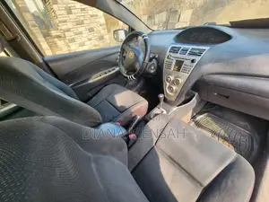 Toyota Yaris 2010 Green