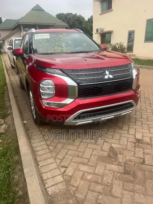 Mitsubishi Outlander SE 2022 Red