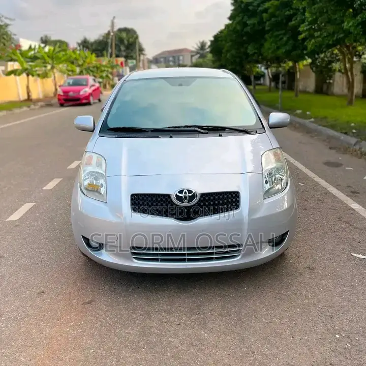 Toyota Yaris 2010 Silver