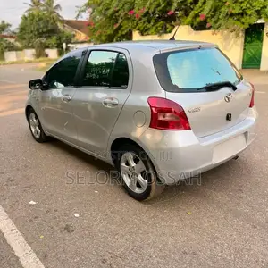 Toyota Yaris 2010 Silver