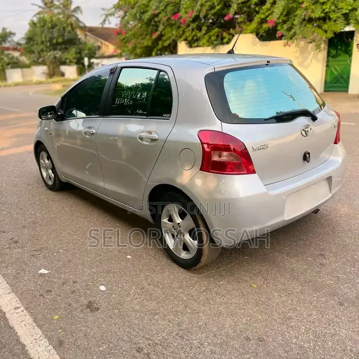 Toyota Yaris 2010 Silver