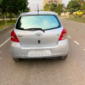 Toyota Yaris 2010 Silver