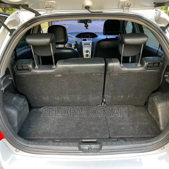 Toyota Yaris 2010 Silver