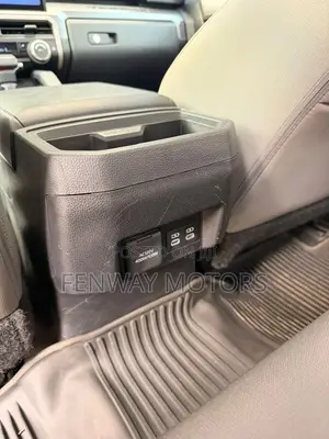 Toyota Tacoma SR5 Double Cab 6' Bed AT 2024 Black