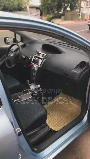 Toyota Vitz 2010 Teal