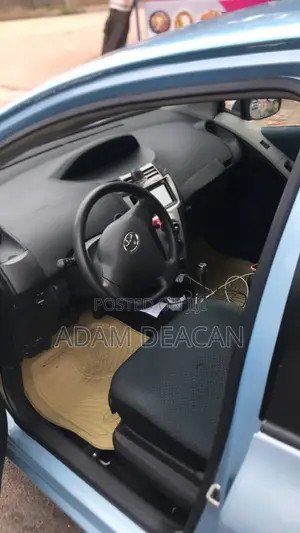 Toyota Vitz 2010 Teal