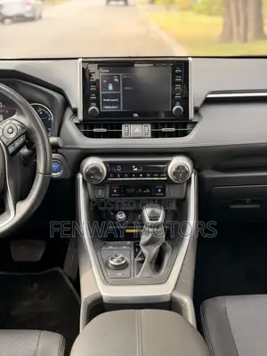Toyota RAV4 XLE Premium 2022 Silver