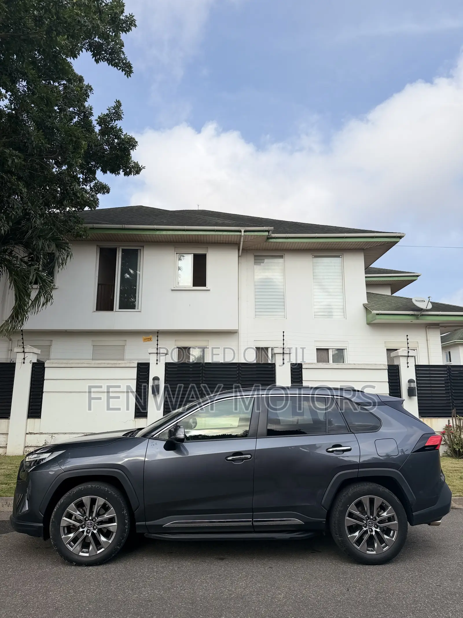 Toyota RAV4 XLE Premium 2022 Silver