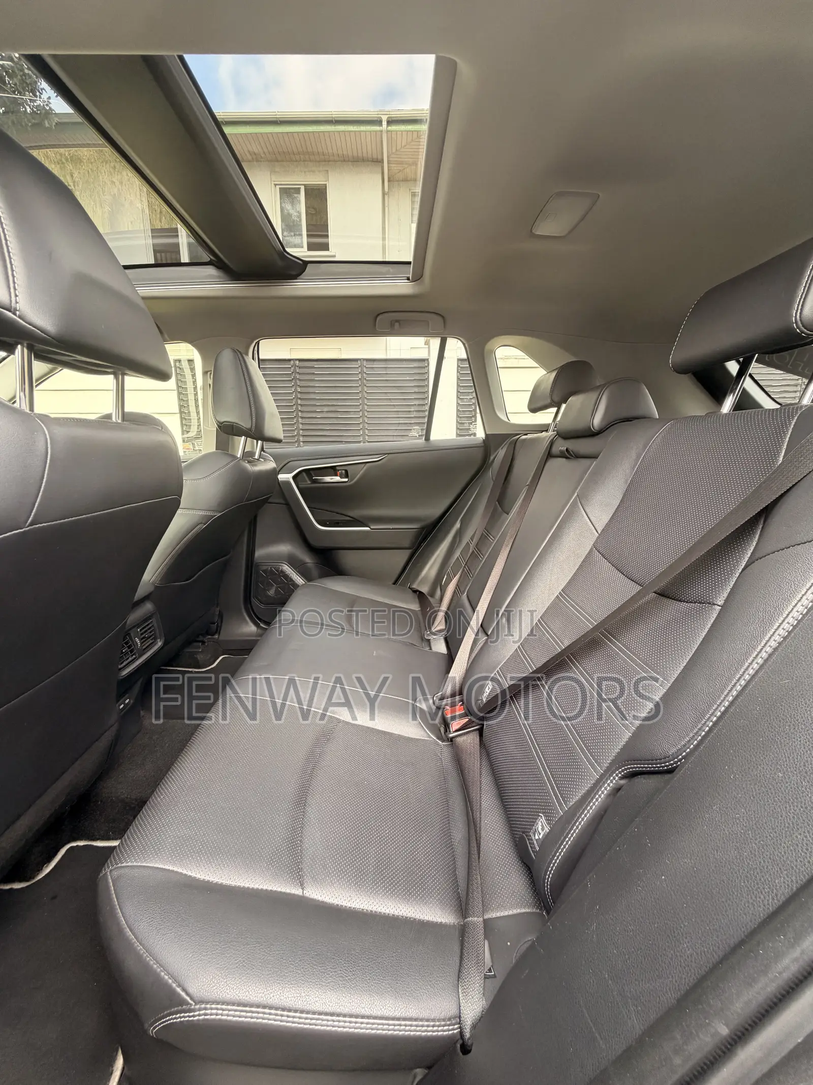 Toyota RAV4 XLE Premium 2022 Silver
