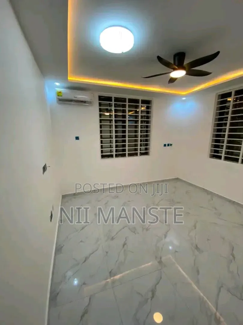 4bdrm House in Kindom, Baatsona Total for rent