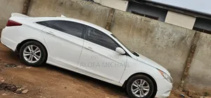 Hyundai Sonata Limited 2.0T Sedan (2.0L 4cyl 6A) 2012 White