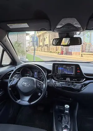 Toyota C-HR 2018 Blue