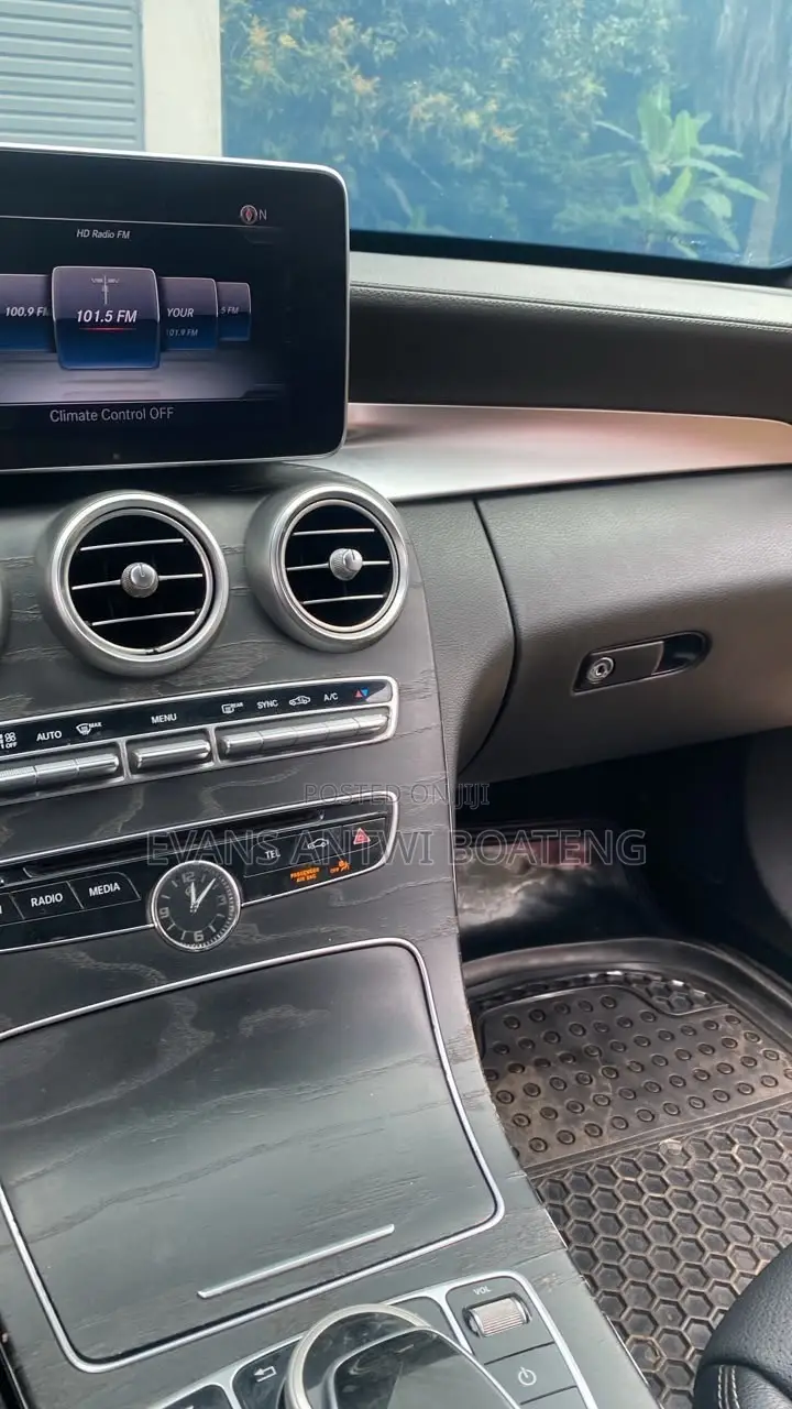 Mercedes-Benz C300 2017 Red