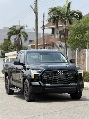 Toyota Tundra SR5 CrewMax 5.5' Bed 2023 Black