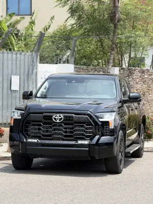 Toyota Tundra SR5 CrewMax 5.5' Bed 2023 Black
