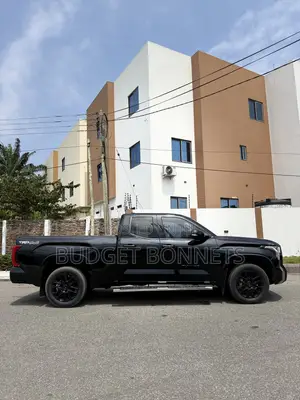 Toyota Tundra SR5 CrewMax 5.5' Bed 2023 Black