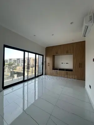4bdrm House in Sakumono Estate for sale
