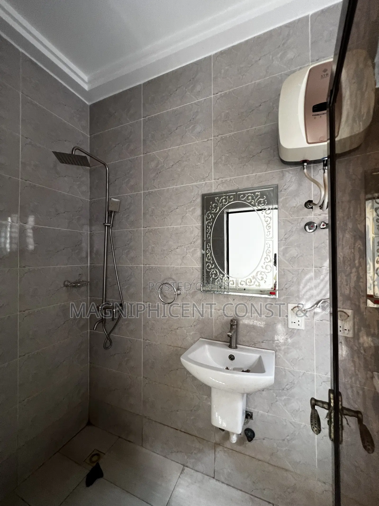 3bdrm House in Lakeside, Ashaley Botwe for sale